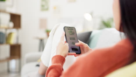 manos, pantalla de teléfono y compras en línea para la mujer