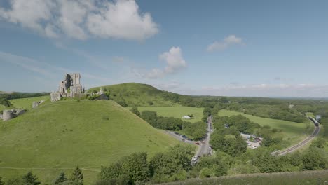 Steam-train-approaching-Corfe-Castle,-Dorset,-England