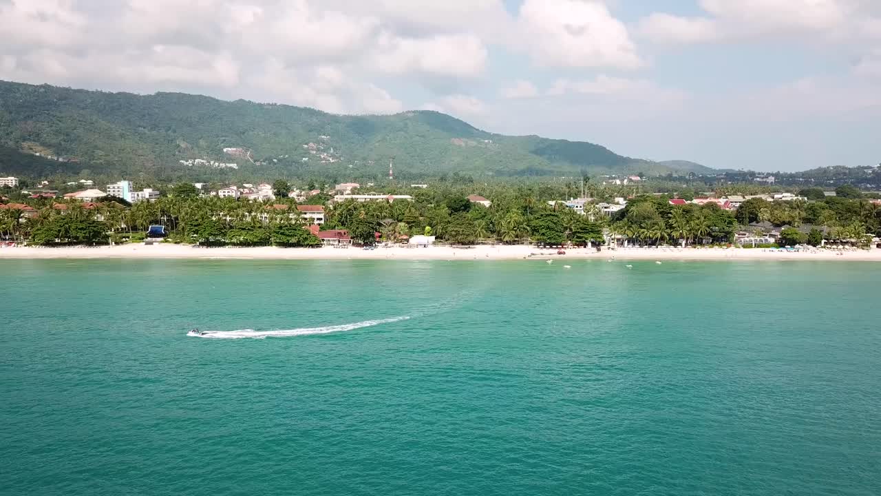 vista aérea de un complejo de playas tropicales