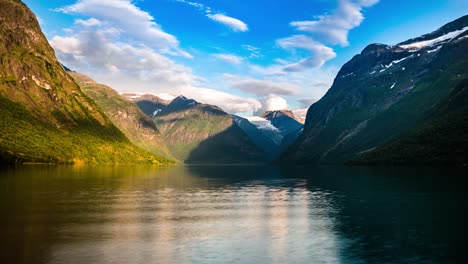 Lovatnet-See-Schöne-Natur-Norwegen-Zeitraffer.