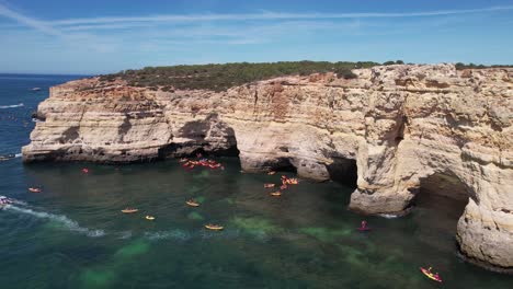 Flug-über-Praia-Da-Marinha-An-Der-Algarve,-Portugal