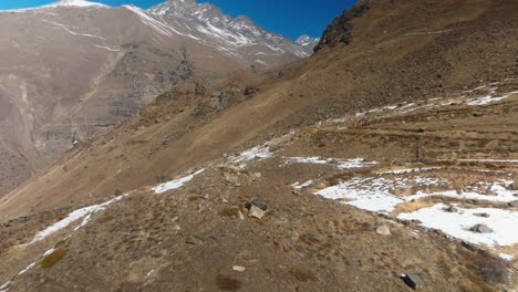 imágenes de lahaul, el valle de spiti que muestran los colores de los viñedos de las montañas congeladas del himalaya