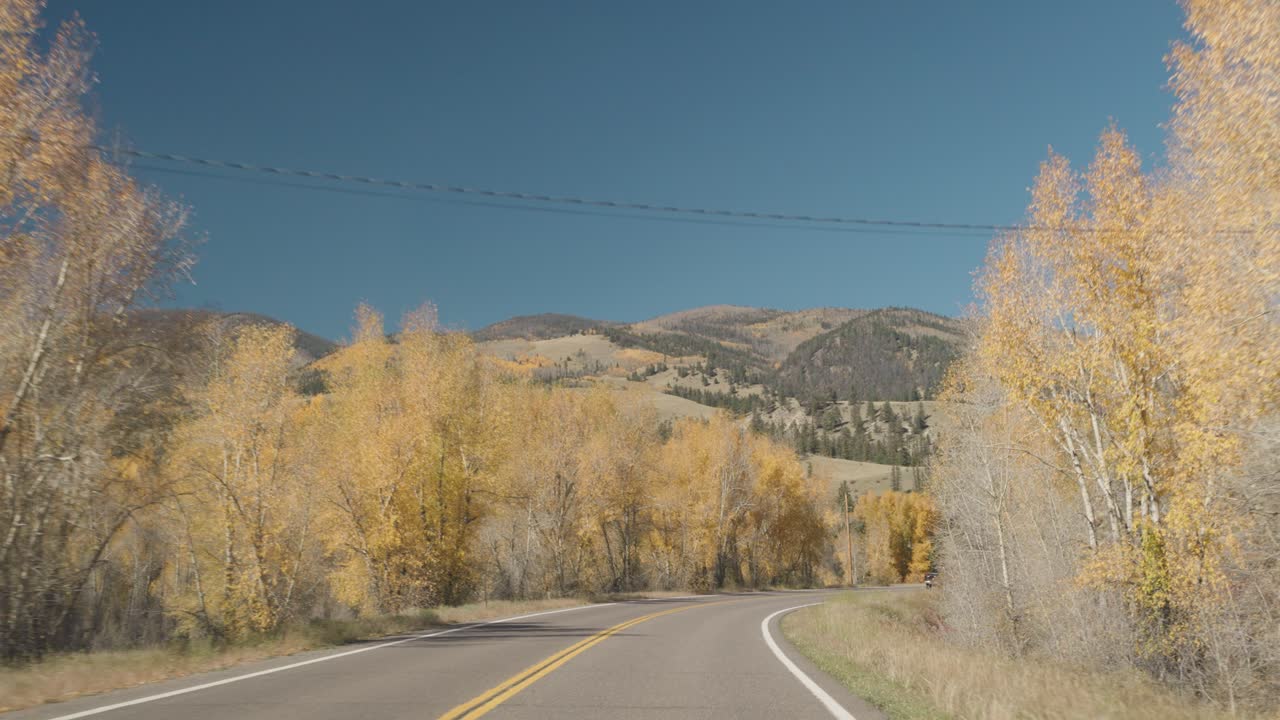 Autumn Road Trip through the Mountains
