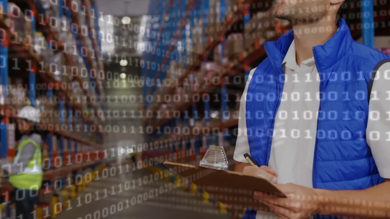 Animazione di elaborazione dati su uomo che scrive su un blocco appunti in magazzino