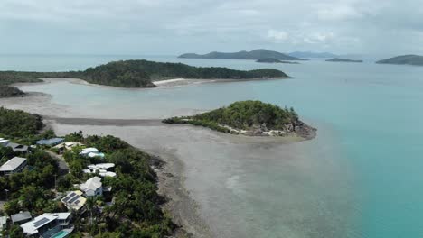 Luxury-resort-overlooking-Whitsundays-islands-in-Queensland,-Australia