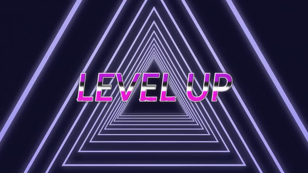 검은색 바탕에 삼각형 모양의 무결한 패턴으로 레벨 업 텍스트 배너의 애니메이션