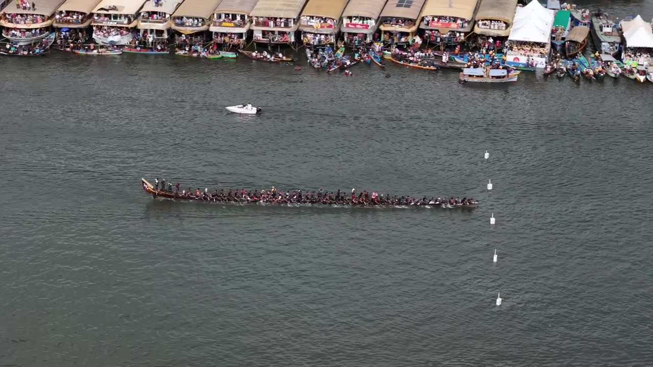 Regata Nehru Trophy ad Alappuzha, Kerala – Tradizionale Corsa delle Barche Serpente – Vallam Kali di Alappuzha – Vallam Kali Nehru Trophy – La Famosa Regata del Kerala – Corsa delle Barche Serpente nelle Backwaters di Alappuzha dall'alto