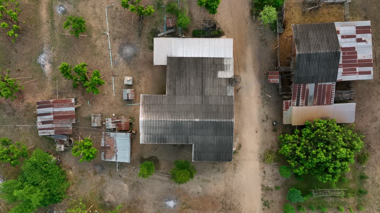 태국 농가 위의 하향식 각도 드론 영상