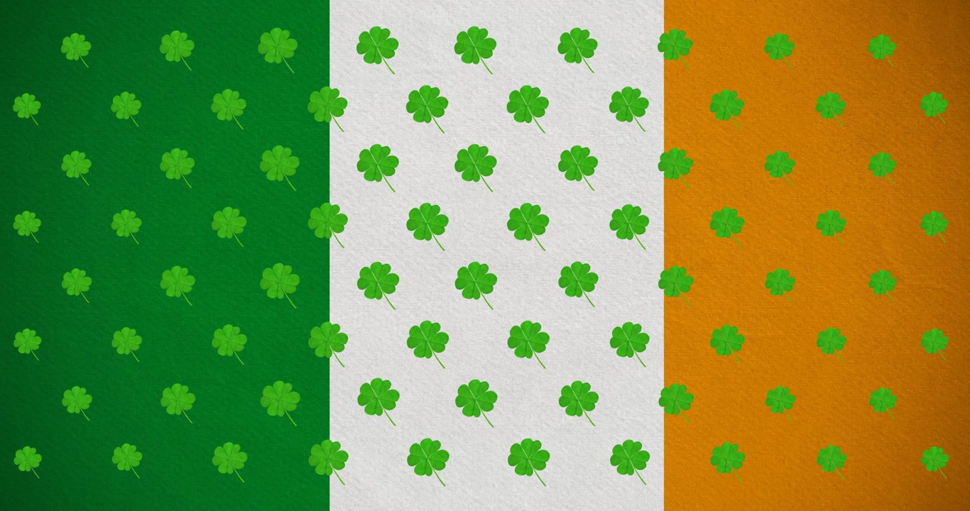 Animazione digitale di molteplici foglie di trifoglio che si muovono contro la bandiera irlandese.