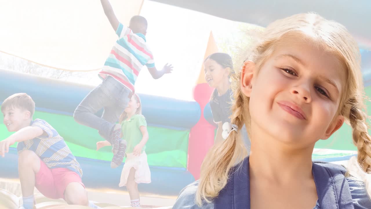 카메라에 미소 짓는 행복한 백인 소녀의 애니메이션