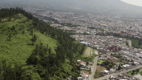 Panoramic-drone-shot-of-the-city-Ibarra,-Ecuador