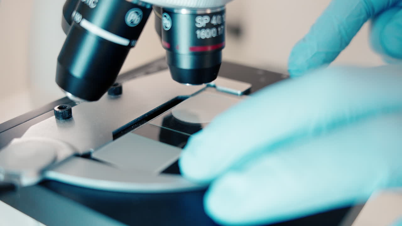 Close-up change of microscope magnification in a laboratory