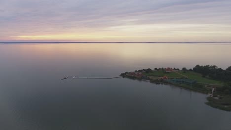 Estación-De-Anillamiento-Ornitológico-De-Migración-De-Aves-En-Vente-Horn-Al-Atardecer