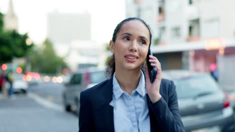 Phone-call,-talking-and-business-woman-in-city