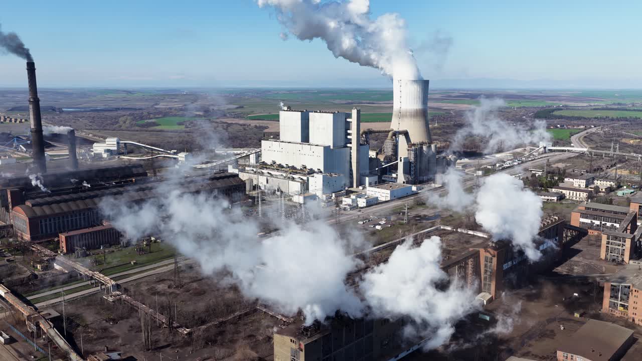 Veduta aerea di una centrale elettrica a carbone nell'Europa orientale, Regione di Stara Zagora, Bulgaria.