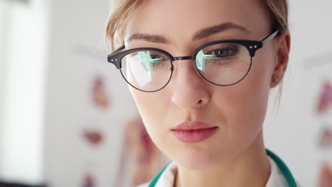 Handheld-view-of-focused-doctor-over-the-work