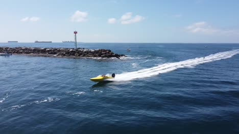 Carreras-De-Lanchas-Rápidas-En-Long-Beach-Desde-Lbc-Marina-Hasta-Catalina-Island,-California-2