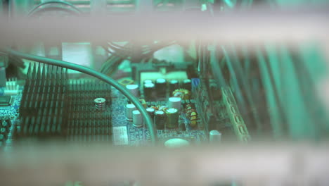 placa base de una computadora de estación de trabajo con procesadores y memoria