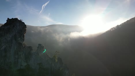 Seneca-Rocks-Mañana-Brumosa-Drone