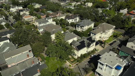 Revelación-Aérea-Inversa-De-Los-Suburbios-De-Nueva-Orleans