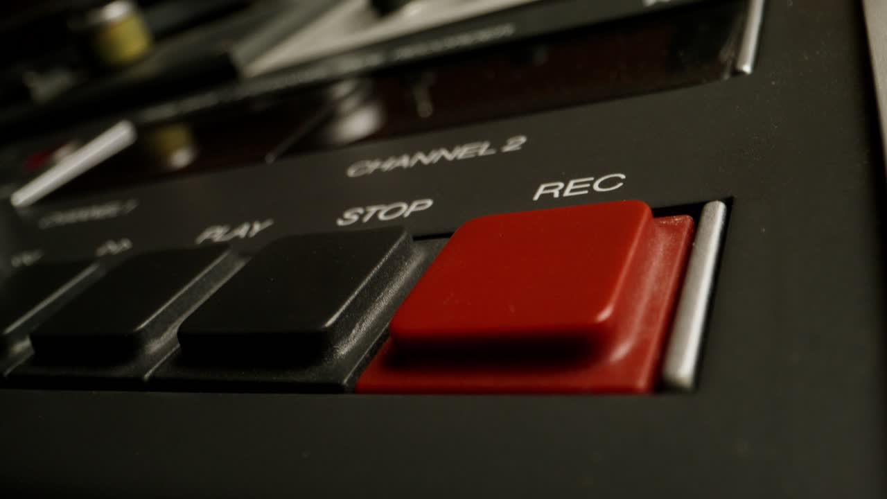 panel de control de una grabadora de cinta antigua