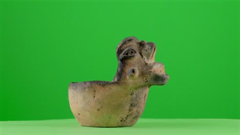 cultura maya lacandon étnica mexicana copal olla antiguo ritual chamán en un tocadiscos con pantalla verde para la eliminación de fondo 3d artesanía hecha a mano