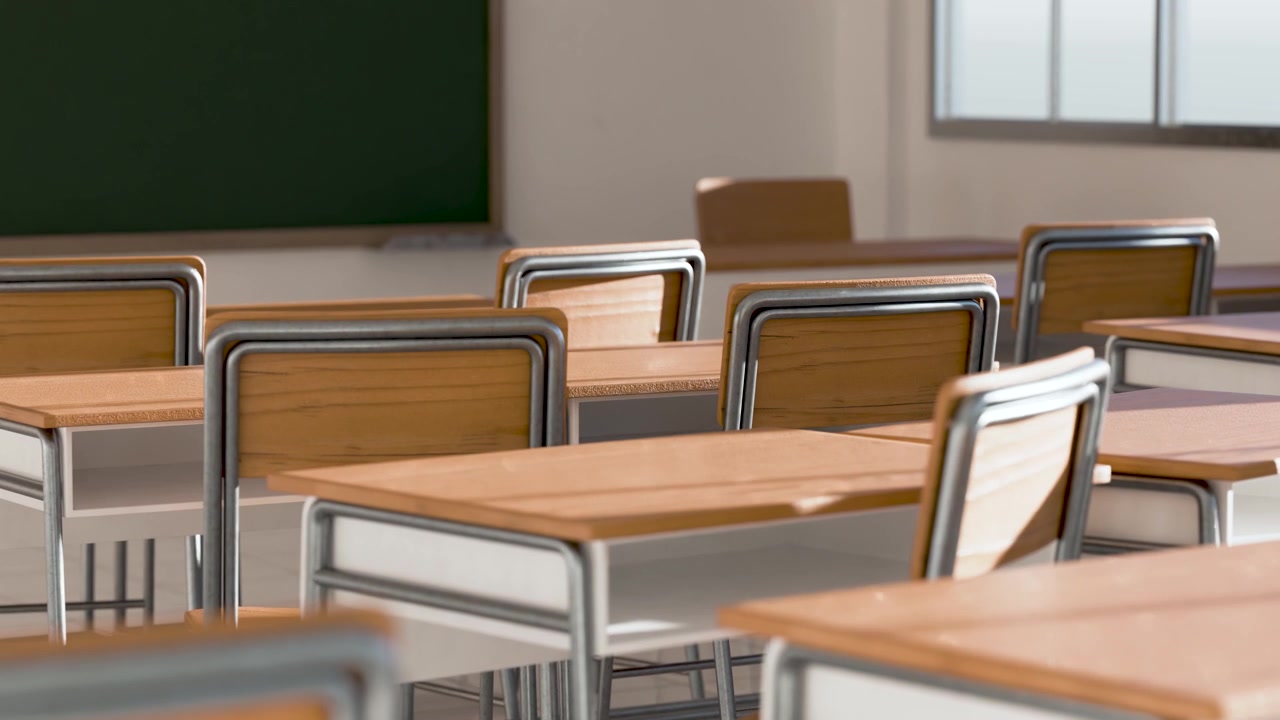 Aula vuota con scrivanie e sedie di legno