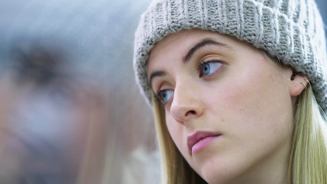 삶은 여전히 자기 고립 속에 서 있다