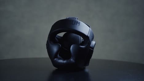 black boxing helmet