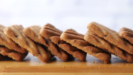 galletas de trozos de chocolate apiladas