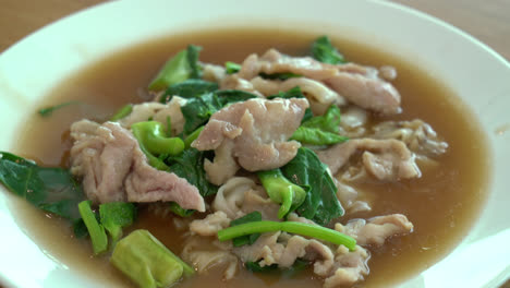 fried noodle with pork and broccoli in gravy soup