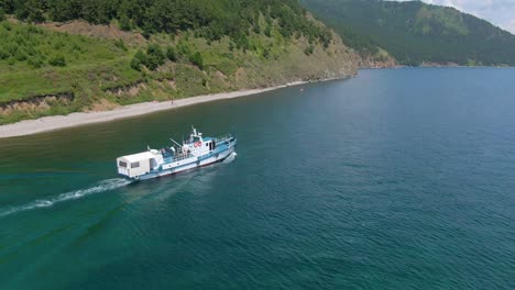 lake cruise with beautiful scenery