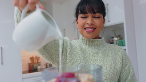 Batido-De-Frutas,-Mujer-Vegana