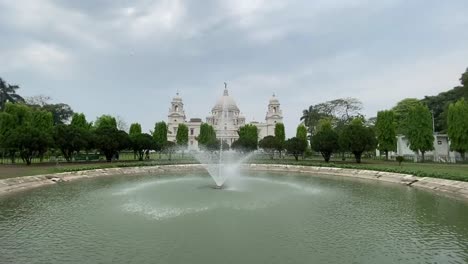 pan shot of victoria memorial kolkata with beautiful fountains