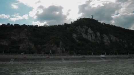 paseo en barco por el danubio, pasando por gellert