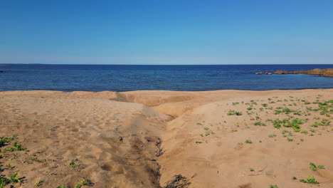 Wild-untouched-beach-in-Finland,-dolly-forward-view