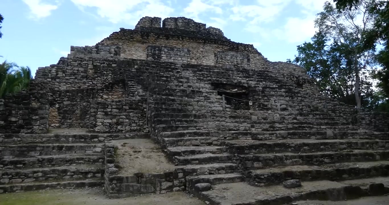 Tempio 24 a Chacchoben, sito archeologico Maya, Quintana Roo, Messico