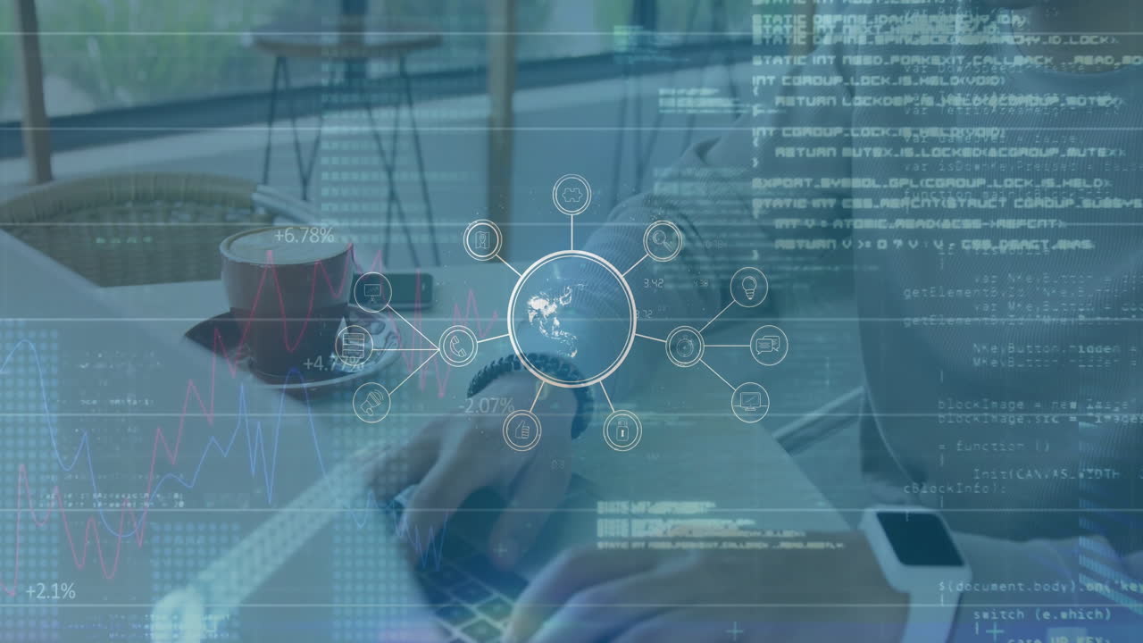 데이터 프로세싱을 통해 아이콘과 노트북을 사용하는 두 인종의 남자와의 연결 네트워크의 애니메이션