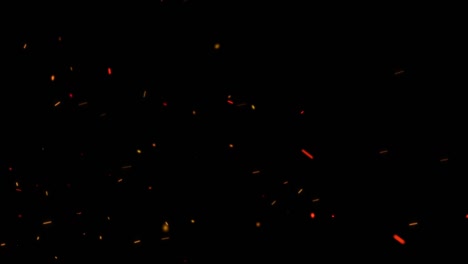 polvo de partículas abstractas quemando chispas calientes que fluyen al azar sobre fondo negro. polvo de animación 3d en bucle sin costuras y partículas brillantes de color naranja ardiente que vuelan para superponer sus imágenes cinematográficas.