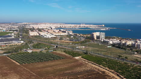 Vista-Aérea-De-Torrevieja-España-Cultivos-Carretera-Y-Paisaje-Marino