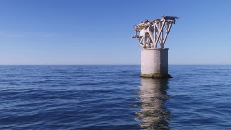 torre de cable abandonada en marbella, españa