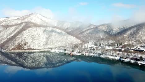 日本北海道的shikotsu湖的空中景色