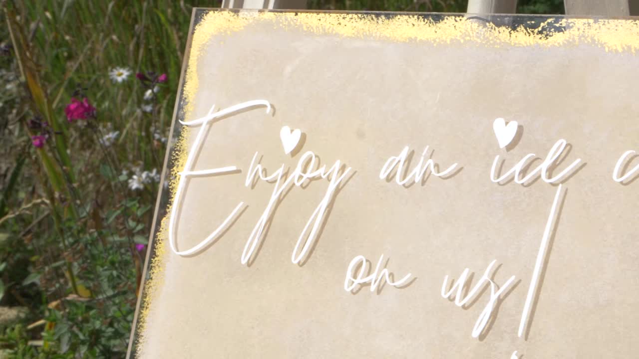 el letrero del carrito de helados, cámara lenta en un día soleado