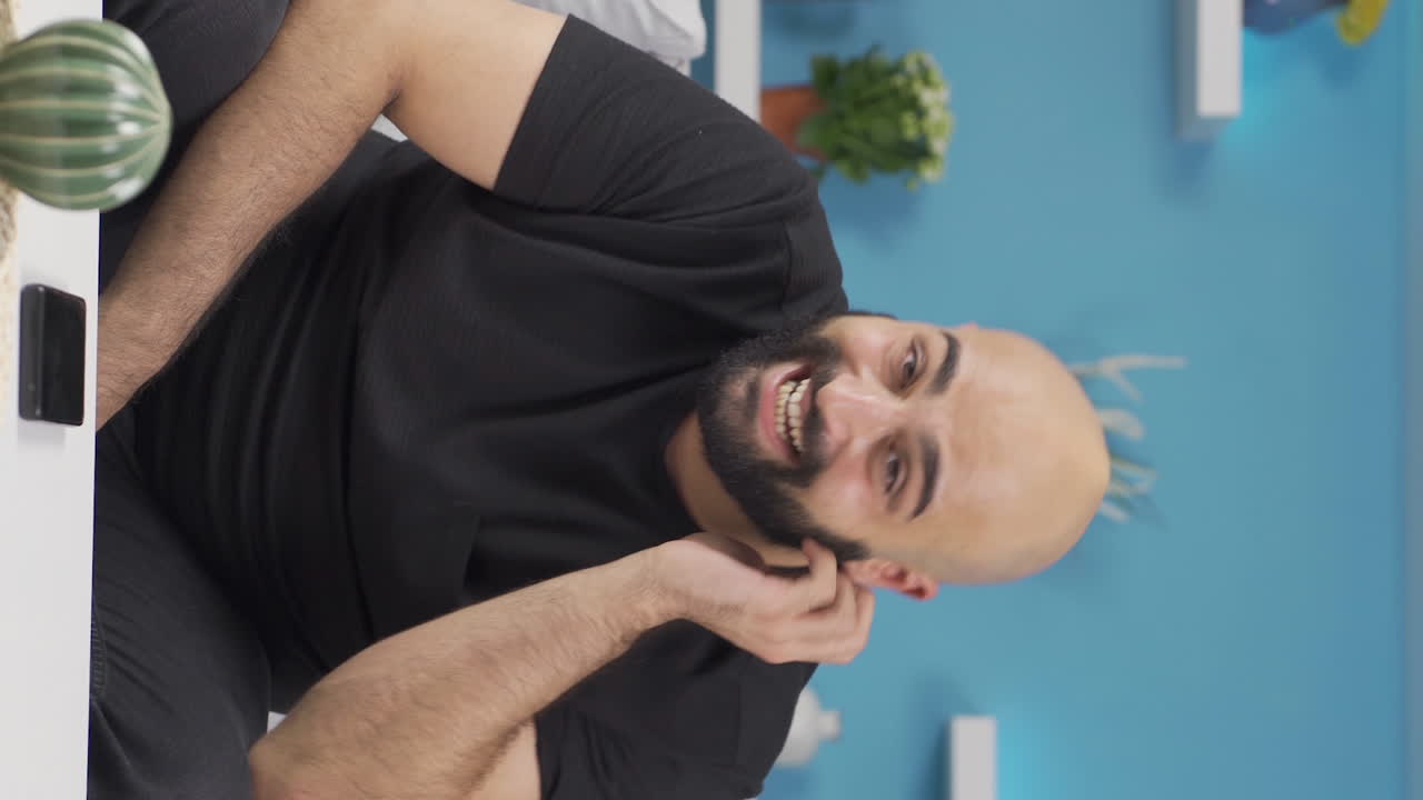 Vertical video of The man is rejoicing.