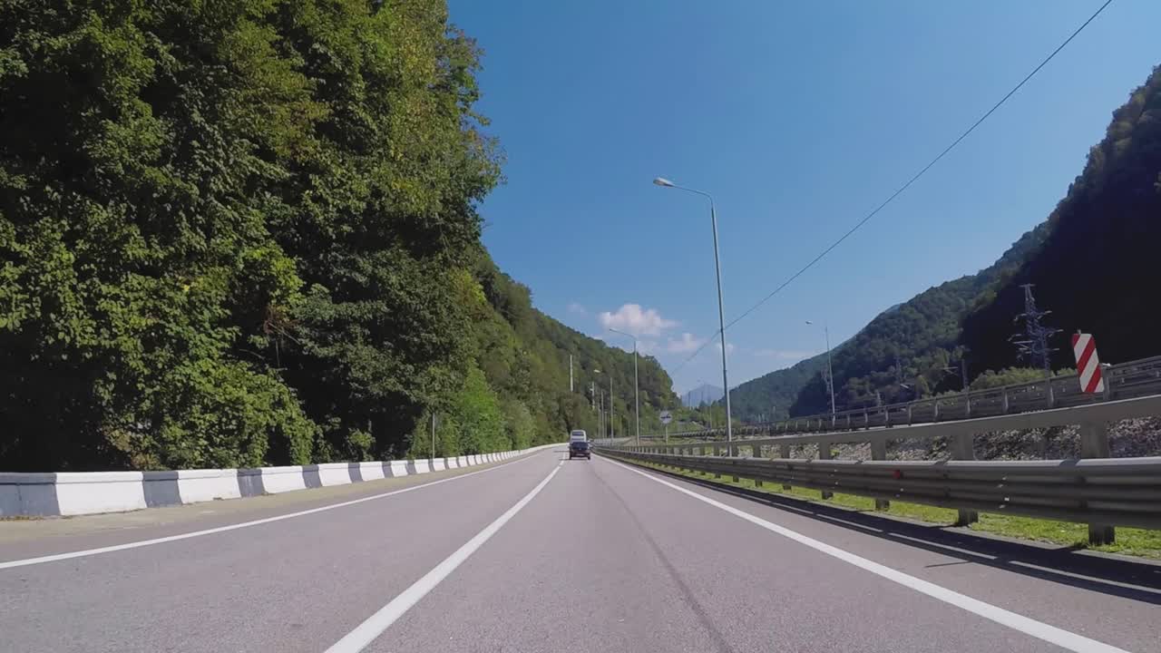 산악 고속도로 경치 드라이브