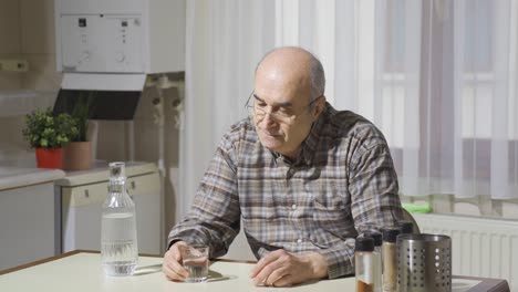 elderly man in a stressed and worried state.