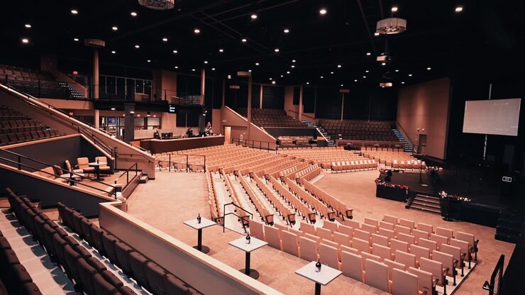 zooming out in a empty venue from V