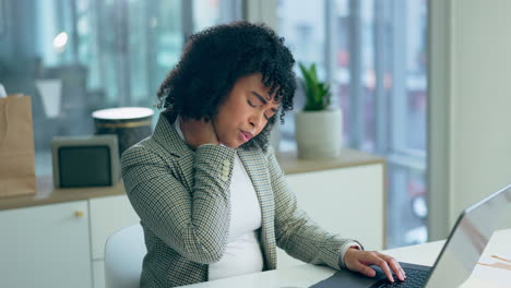 Mujer-De-Negocios,-Dolor-De-Cuello-Y-Estrés-En-La-Computadora-Portátil