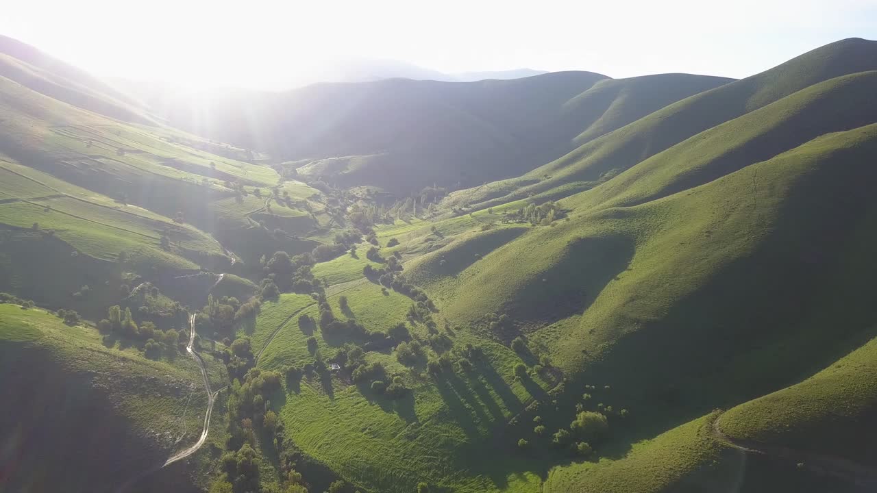 иду к солнцу в моем сне, рано утром, после восхода солнца