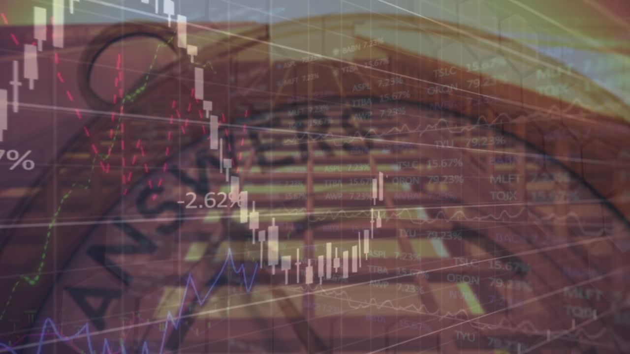 비디오는 검은색 배경에서 주식 시장에서 처리되는 금융 데이터를 보여줍니다.